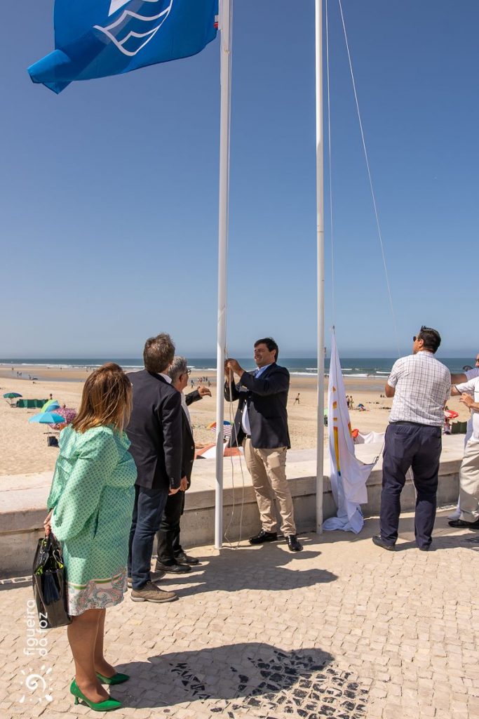 Cerimónia do hastear da Bandeira Azul e Bandeira de Praia Acessível na Praia do Cabedelo