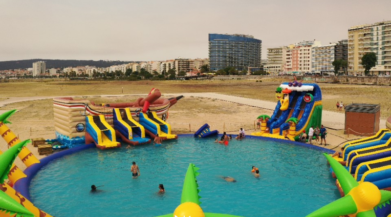 Parque de Insufláveis Aquáticos promete divertir as crianças na Figueira da Foz